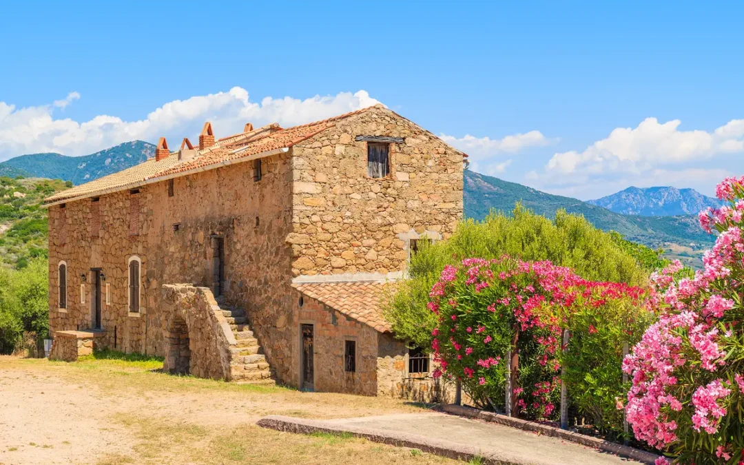 La maison corse traditionnelle : force de la pierre, âme de l’île