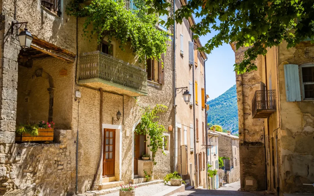 Styles de maisons en France : les architectures qui façonnent nos régions